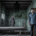 কড়িকাঠের দিকে তাকিয়ে